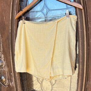 Francesca’s butter yellow linen skirt! Size Large